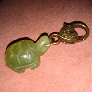 Carved Serpentine Jade Stone Turtle Pendant KATTA Purse Charm Green Gemstone